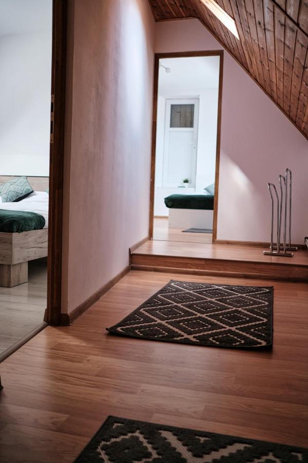 Londof Housing City Center Brasov Apartment ภายนอก รูปภาพ